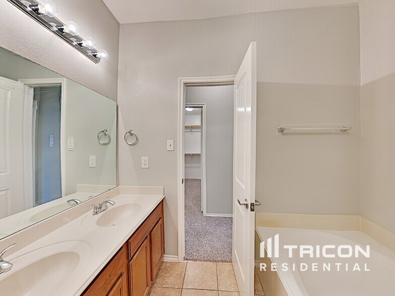 Building Photo - 626 Chapman Dr