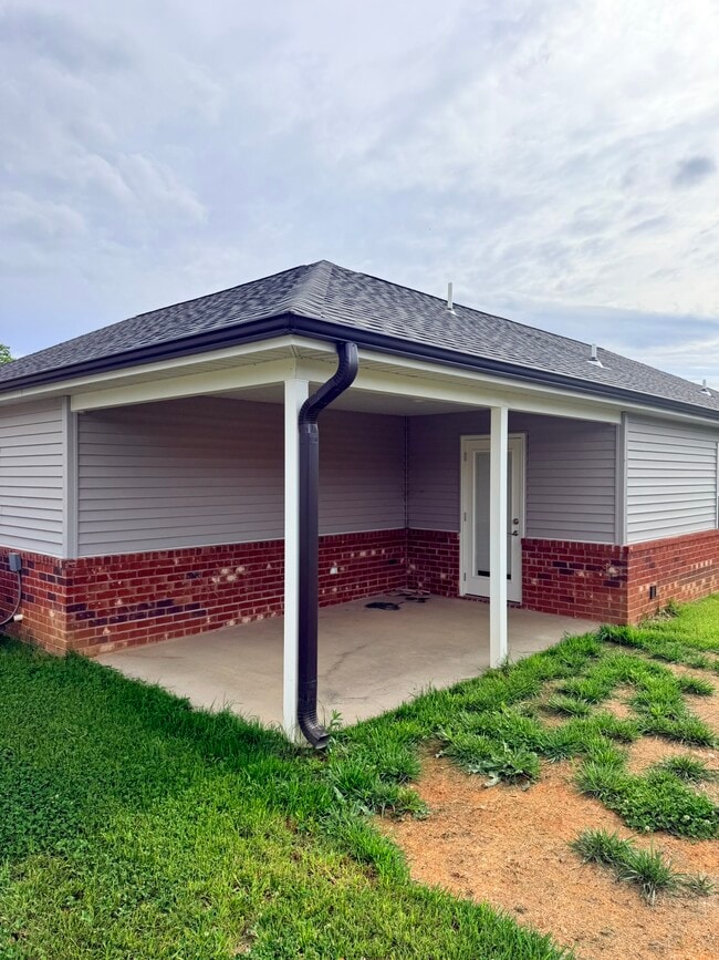 Building Photo - 295 Oak Grove Cir