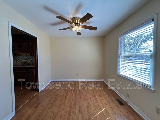 Building Photo - 6204 Lakehaven Dr