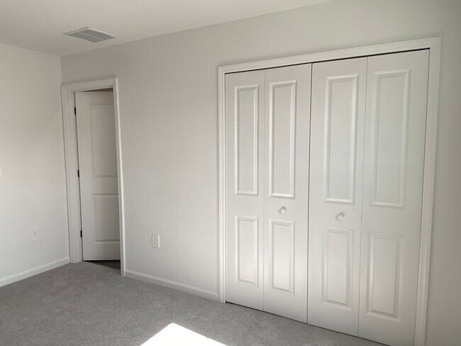 Building Photo - New 3/2.5 End Unit Townhouse!