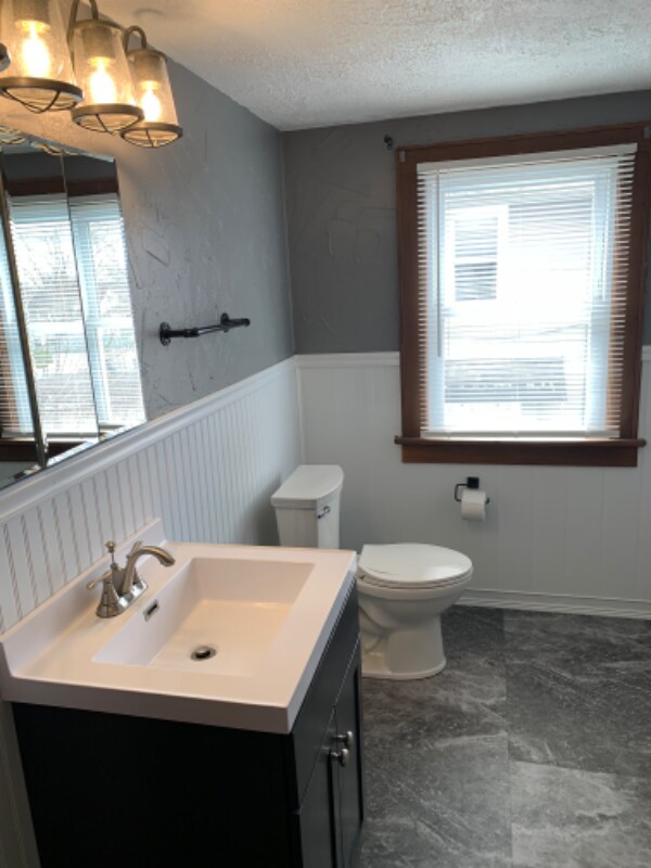 Building Photo - 326 N Bentley Ave