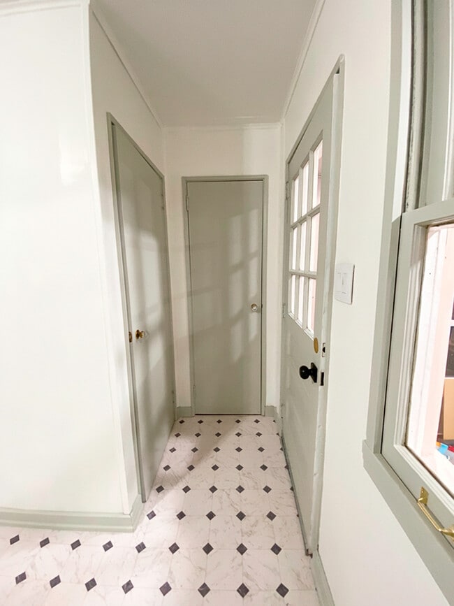 Building Photo - 205 Hickory Ave