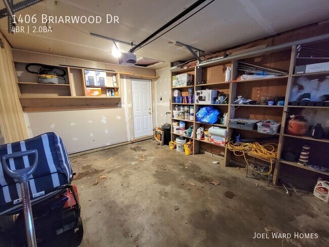 Building Photo - 1406 Briarwood Dr