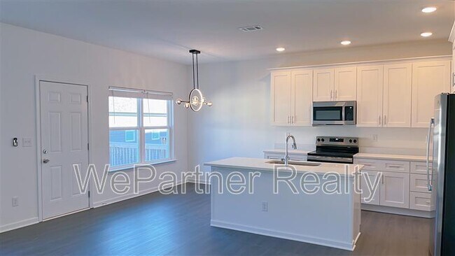 Building Photo - 3 Sandstone Dr