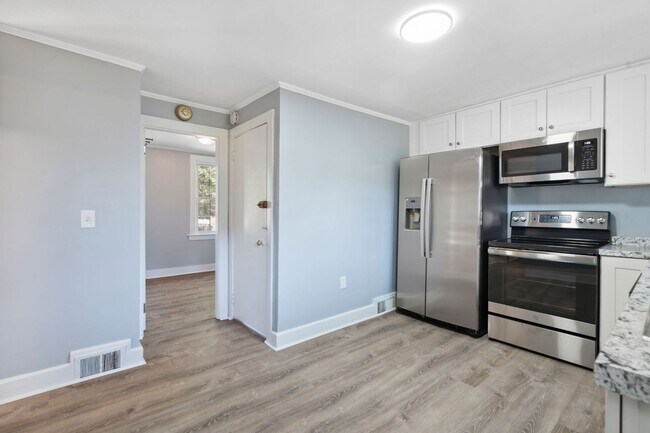 Building Photo - 80 Concord Way