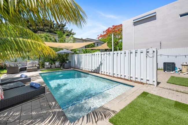 Building Photo - 3570 SW 23rd St