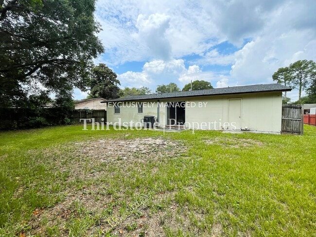 Building Photo - 2569 Kershaw Dr W