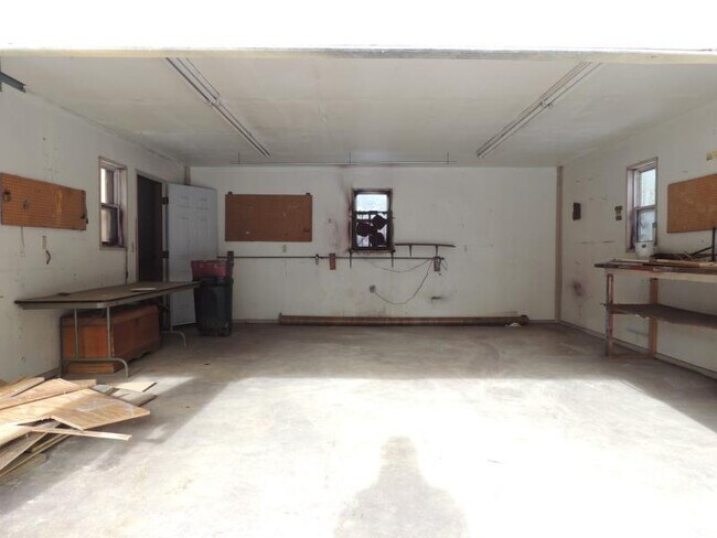 Building Photo - 965 Weems Chapel Rd