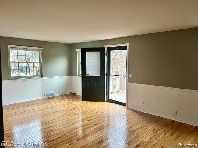 Building Photo - 615 Leon Rd