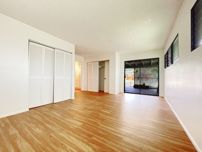 Building Photo - 4/2 Pet Friendly Spacious Beachside Kailua...