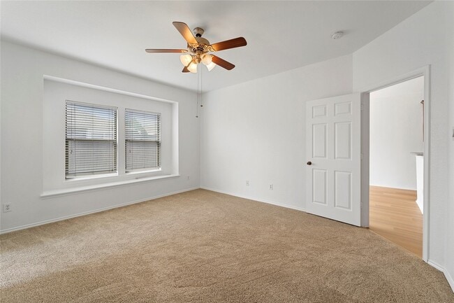 Building Photo - 12728 Feathering Dr