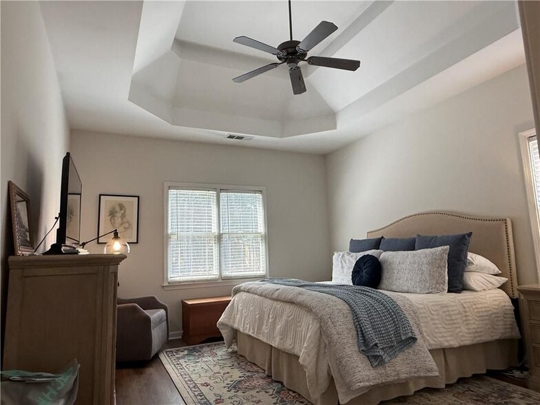 Building Photo - 304 Maple Grove Ct