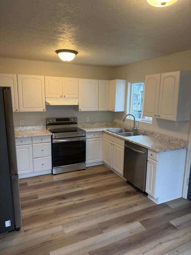 Building Photo - 260 E Sherman St