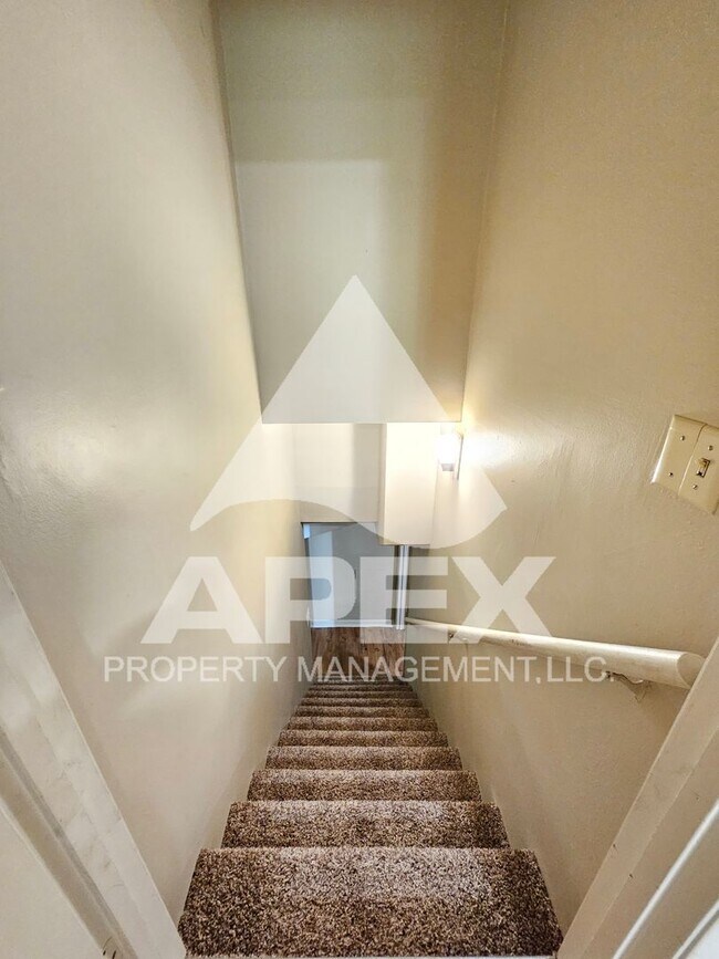 Building Photo - 7324 Deane Hill Dr