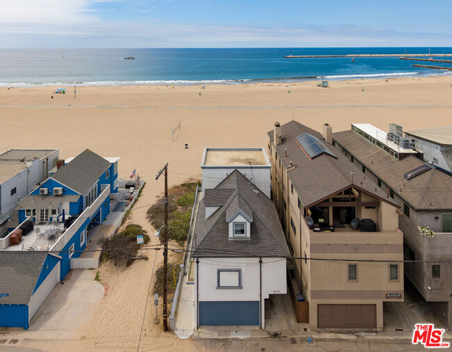 Building Photo - 6419 Ocean Front Walk