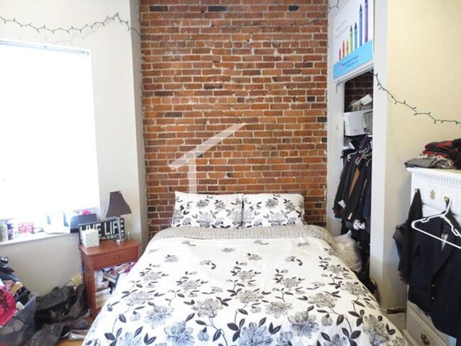 Building Photo - Beautiful, Renovated and Affordable Allston 3 Bed right off Comm Ave for September 1st