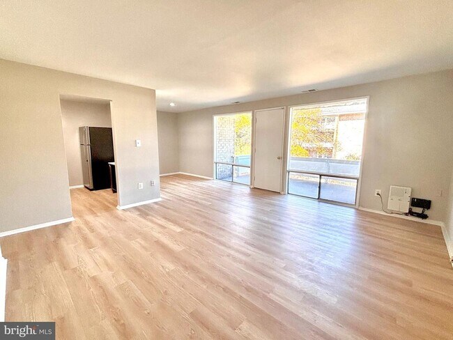 Building Photo - 546 Wilson Bridge Dr