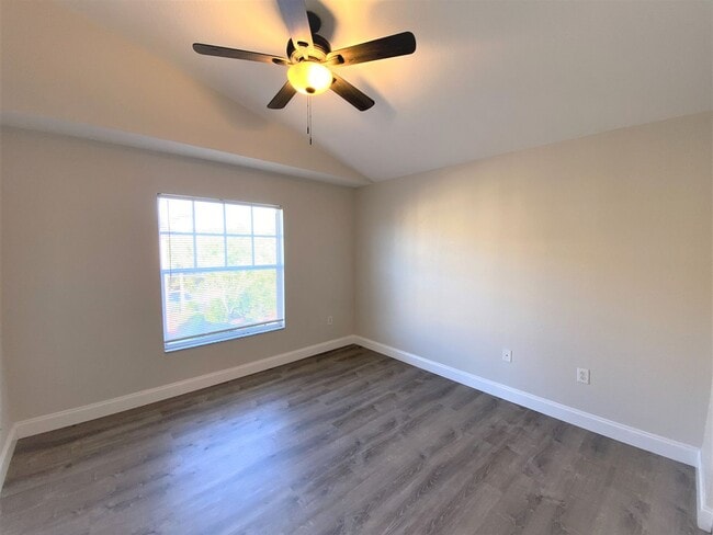 Building Photo - ** FAIRWAY PRESERVE ** 3 BED / 2 BATH COND...