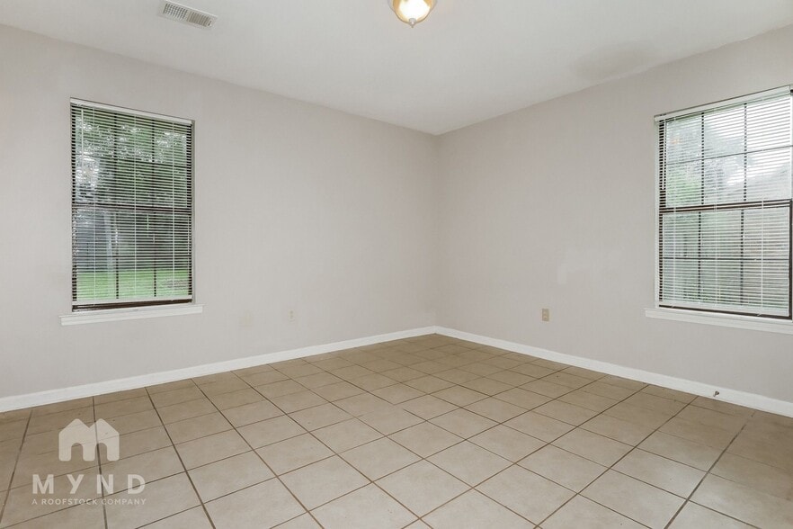 Building Photo - 10571 Chateau Dr