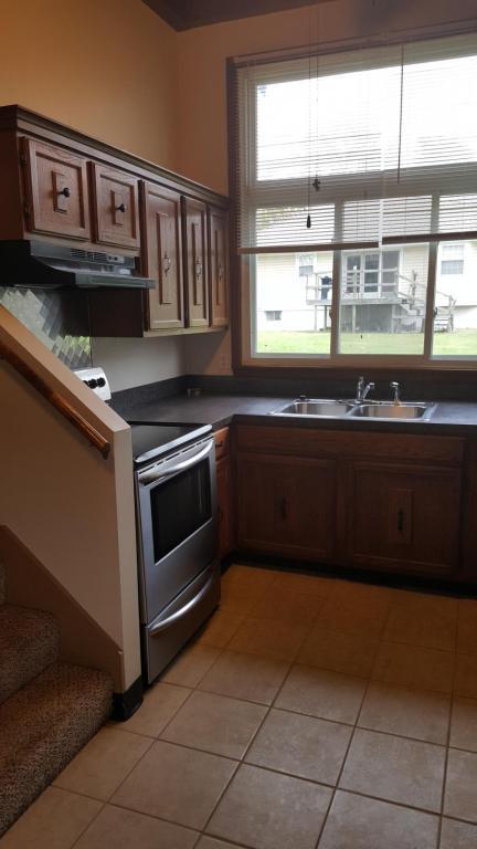 Building Photo - 611 N Spruce St