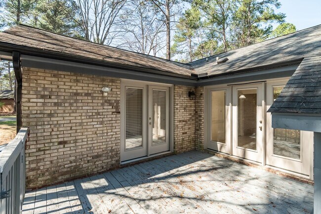 Building Photo - LOCATION!! Updated Townhome in Sought-After Durham Woodcroft neighborhood