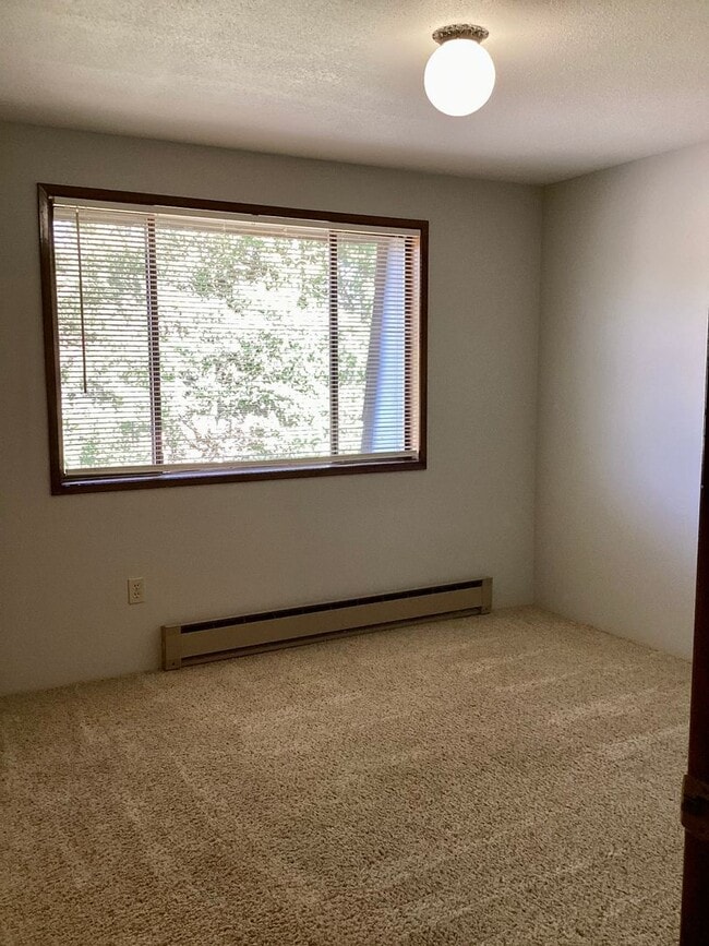 Building Photo - Cute 2 bed 1 bath apartment in nice neighborhood