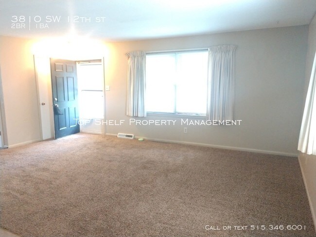 Building Photo - Duplex for rent, Garage and Basement!