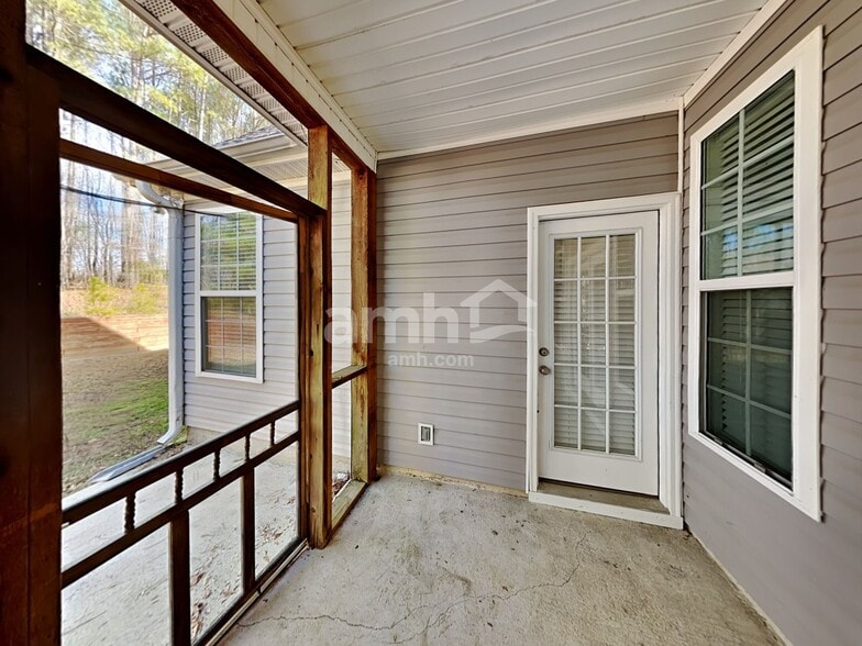 Building Photo - 192 Greenview Dr