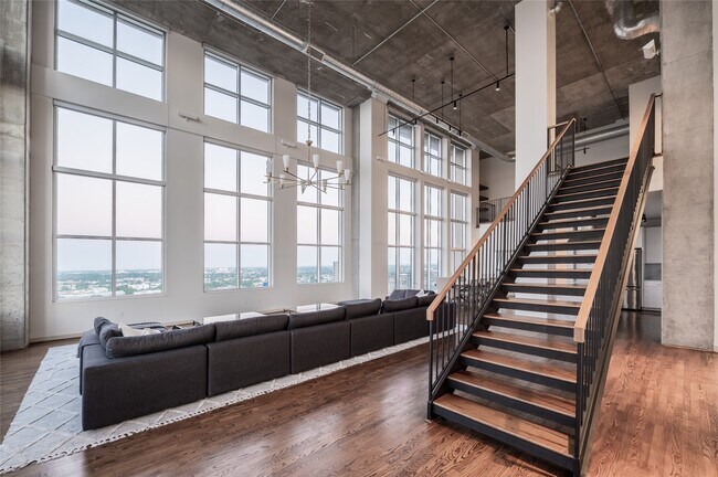 Building Photo - 4899 Montrose Blvd