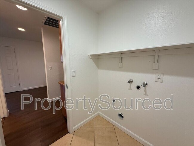 Building Photo - 1633 Porter Way