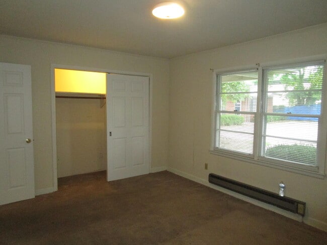 Building Photo - 211 W Hampton Ave