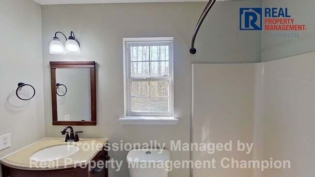 Building Photo - 3 BD/2 BA Home with Fenced Yard & Attached Garage