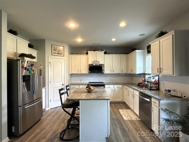 Building Photo - 10426 Kempsford Dr