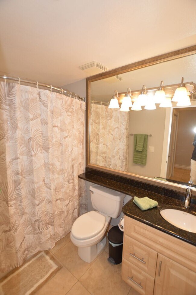 Building Photo - Meridian Furnished 2 Bd / 2 Ba Luxury Condo, Newly Renovated