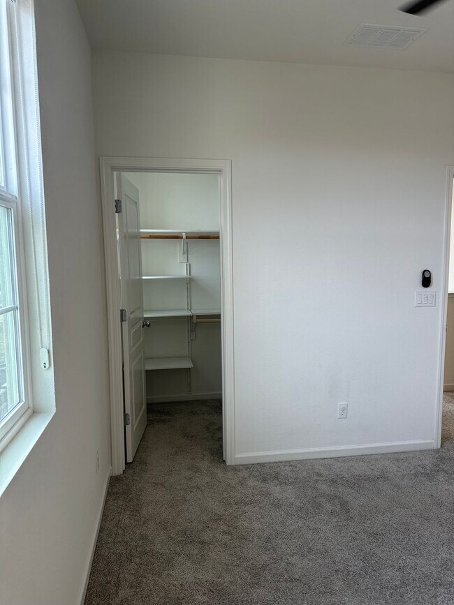 Building Photo - $500.00 off first full months rent