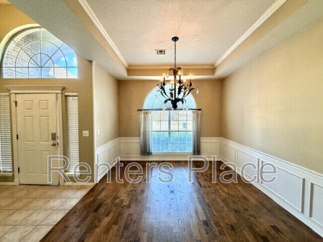 Building Photo - 204 N Magnolia Ct