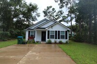 Building Photo - 3 Bedroom in Magnolia Gardens Available Now!