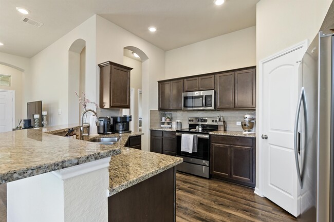 Building Photo - 2000 Bleeker Cv