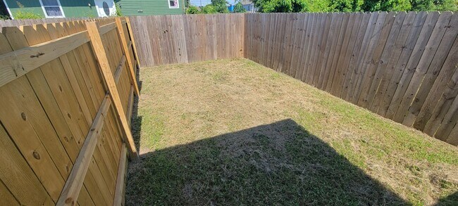 Building Photo - 4505-4507 Dale St