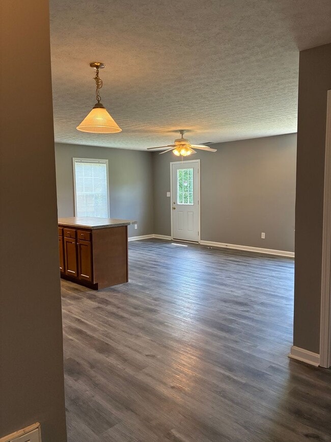 Building Photo - 102 Sparrow Ct