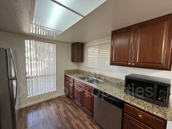 Building Photo - 5285 E Waverly Dr