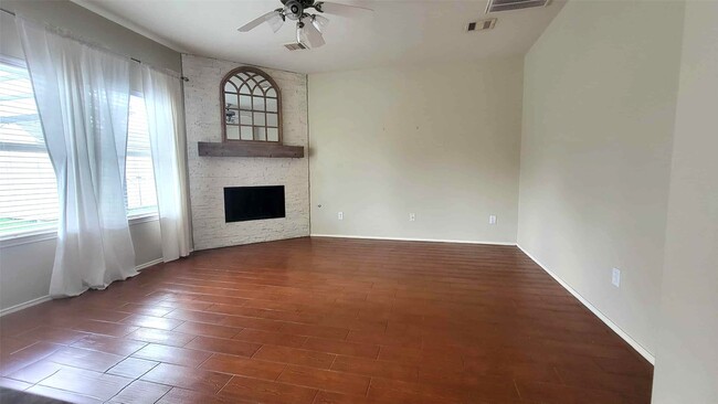 Building Photo - 2105 Kingwood Dr
