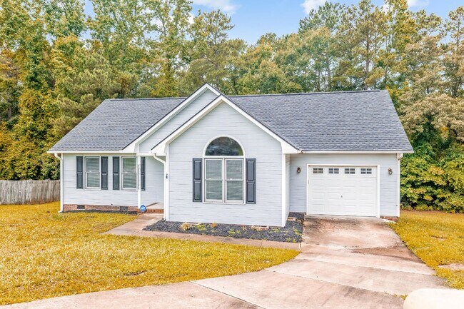 Building Photo - 3 Bed, 2 Bath Home with a Backporch Perfect for Watching Sunsets