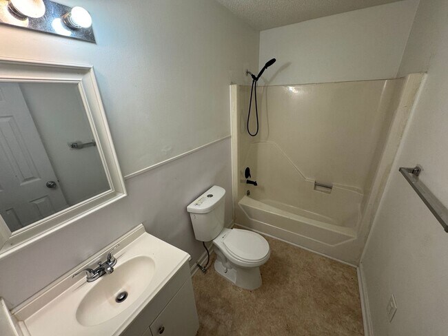 Building Photo - Belvedere912-914