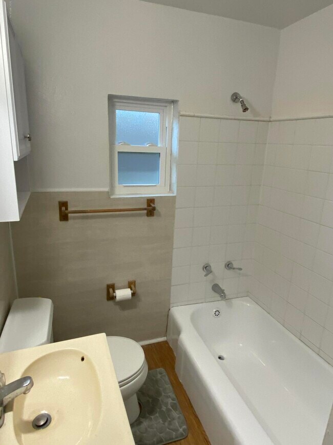 Building Photo - 2233 Ernest St