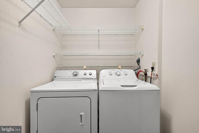 Building Photo - 107 Donzen Dr