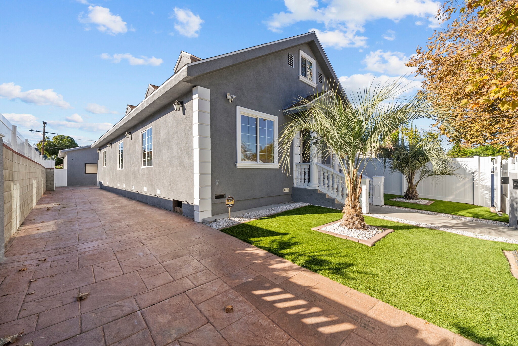 Building Photo - 6331 Simpson Ave