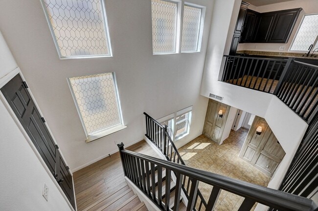 Building Photo - Stylish Tri-Level Home/Tandem Garage in Henderson