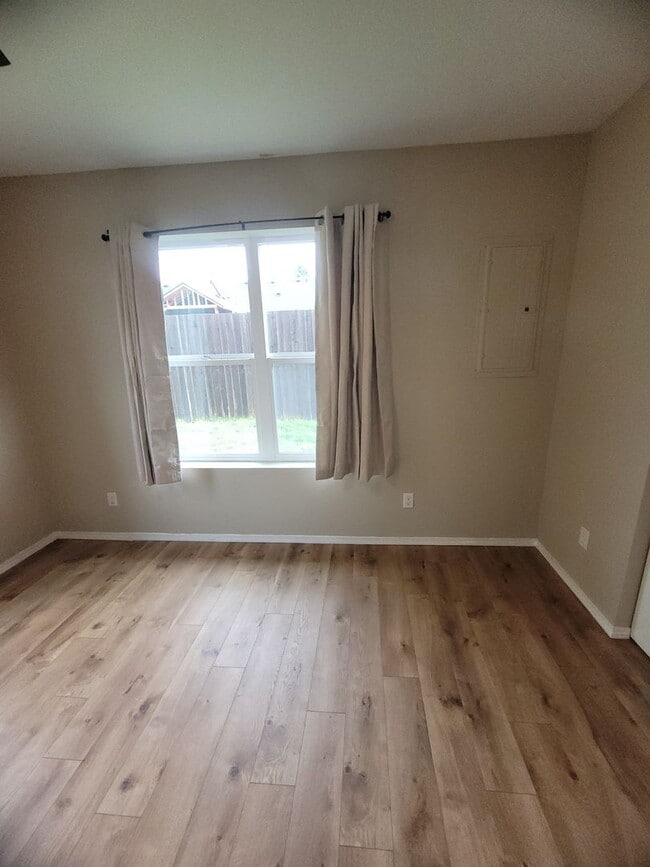 Building Photo - 1218 W Spruce St