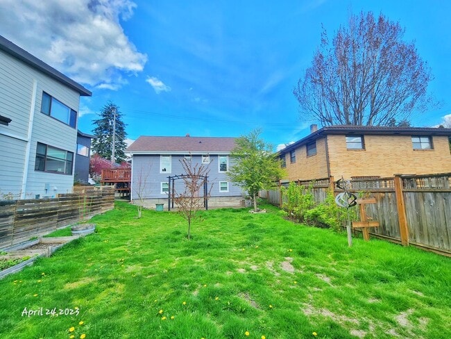 Building Photo - Charming 4 bed 1.75 Bath Home in Ravenna